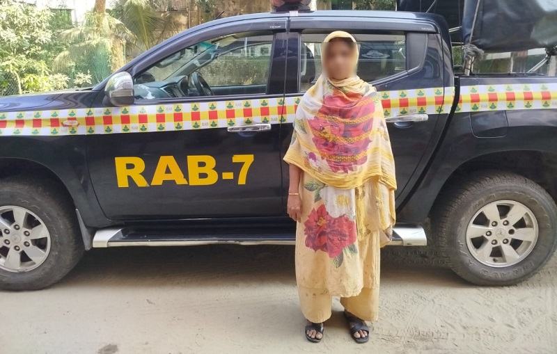 ফেনীতে যাত্রীবাহী বাস থেকে ইয়াবাসহ রোহিঙ্গা নারী গ্রেফতার