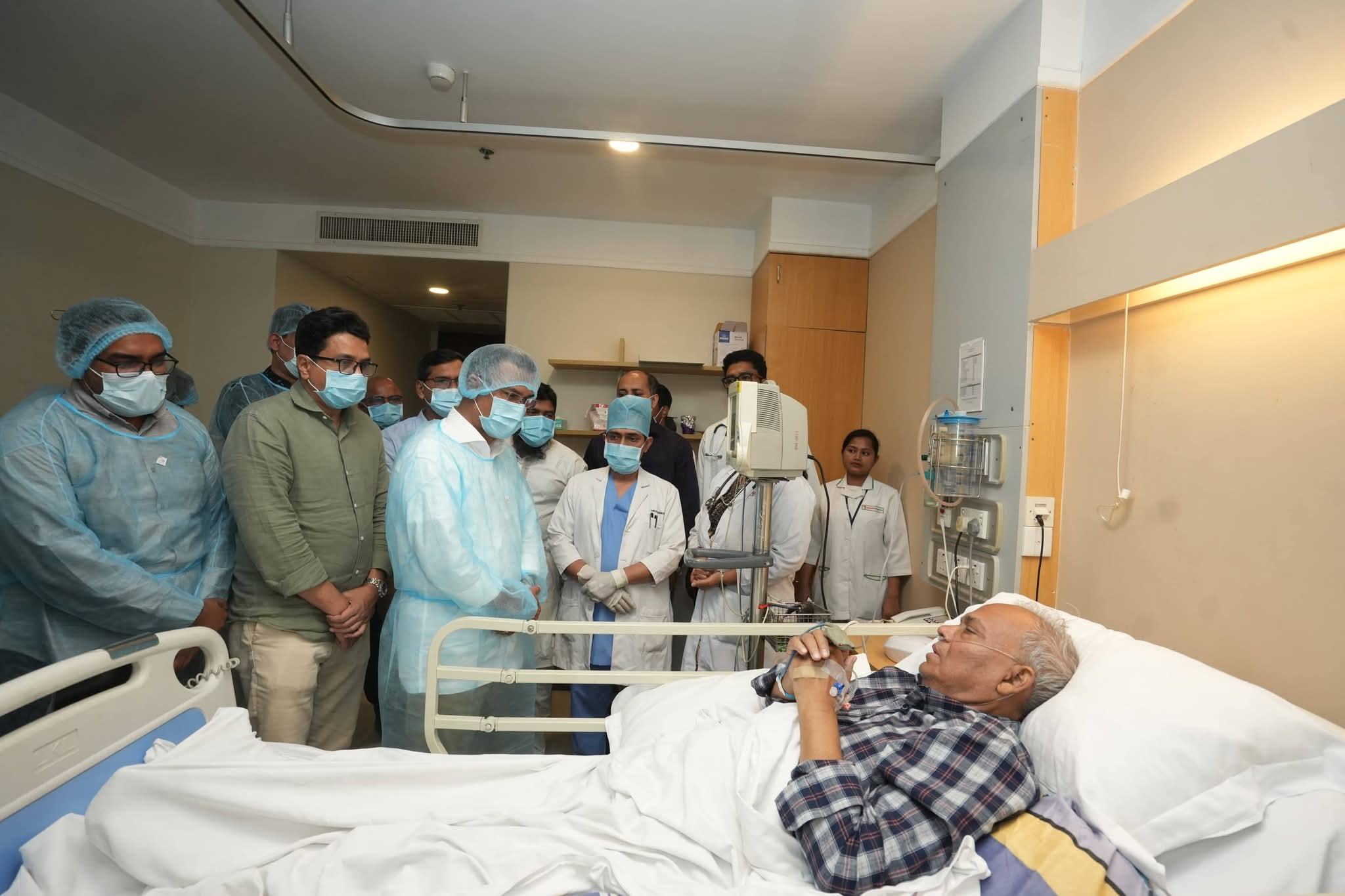 রিজভীকে দেখতে হাসপাতালে তারেক রহমান