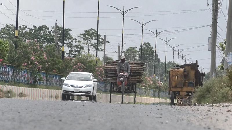 রাজশাহীতে তীব্র দাবদাহে বিপর্যস্ত জনজীবন