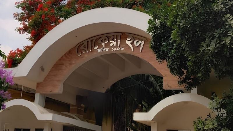 ঢাবিতে কাঁঠাল পাড়তে গিয়ে গাছ থেকে পড়ে মালির মৃত্যু