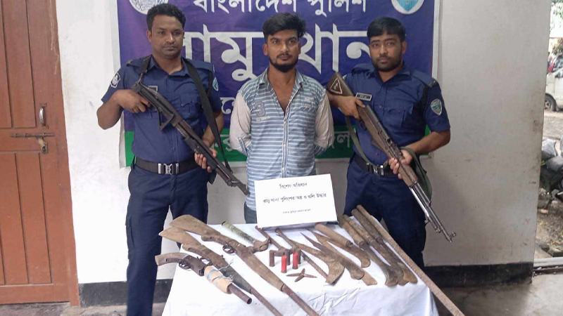 রামুতে যৌথবাহিনীর অভিযান, অস্ত্রসহ যুবদল নেতা আটক