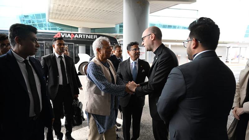 রোমে পৌঁছেছেন প্রধান উপদেষ্টা