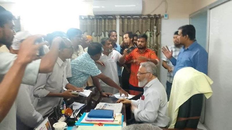 রাজশাহী মেডিকেল বিশ্ববিদ্যালয়ের উপাচার্যকে পদত্যাগ করানোর চেষ্টা: বিএনপি নেতা গ্রেফতার