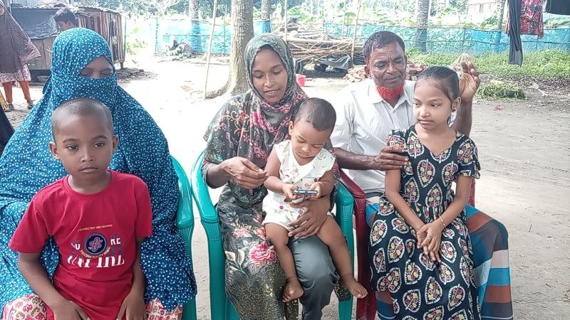 ২১ বছর পর বাবা-মায়ের কাছে ফিরলেন হারিয়ে যাওয়া রিনা