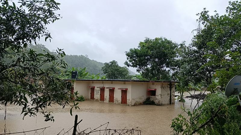 পাহাড় ধসের ঝুঁকিতে শতাধিক এলাকা, খোলা হয়েছে ২০৪ আশ্রয়কেন্দ্র