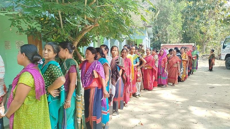 রাঙ্গামাটির পাহাড়ি এলাকায় ভোটারদের সারি, শহরে উপস্থিতি তুলনামূলক কম