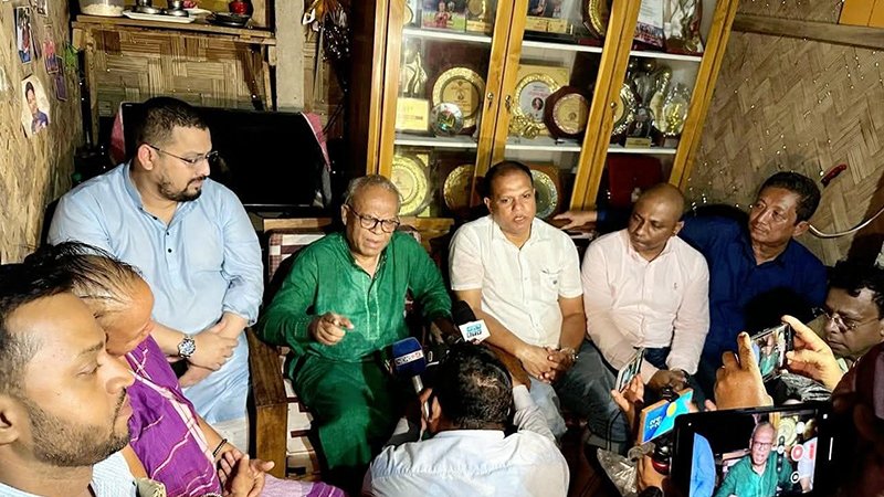 ফুটবলার ঋতুপর্ণা চাকমার অসুস্থ মায়ের পাশে বিএনপি প্রতিনিধিদল