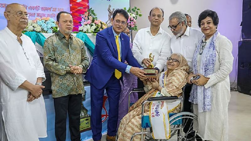 রত্নগর্ভা ৩৫ মা পেলেন সম্মাননা