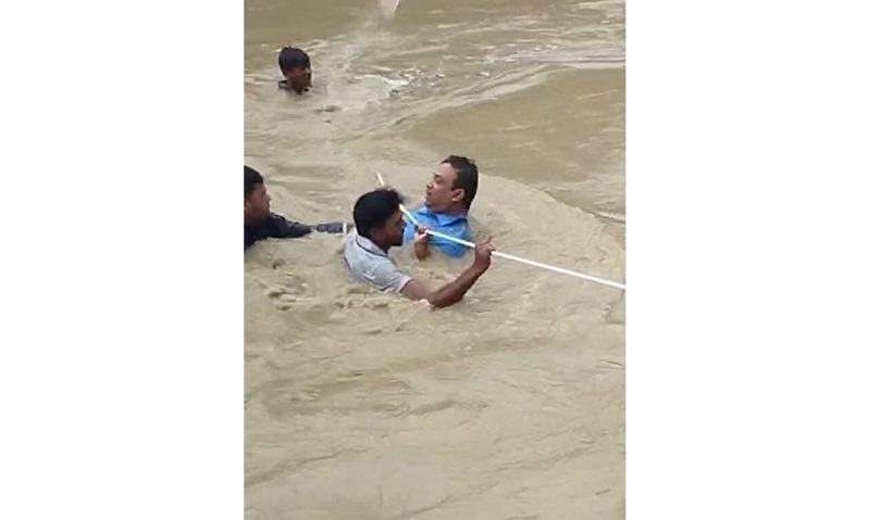 রূপসী ঝর্ণায় আটকা পড়া ৮ পর্যটককে ৯৯৯ এর সহায়তায় উদ্ধার