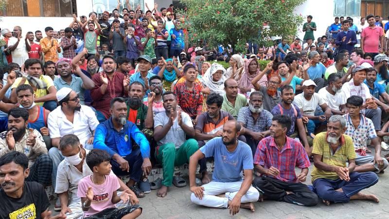 বেতন বৃদ্ধির দাবিতে রাসিক কর্মচারীদের বিক্ষোভ, বন্ধ বিদ্যুৎ সরবরাহ