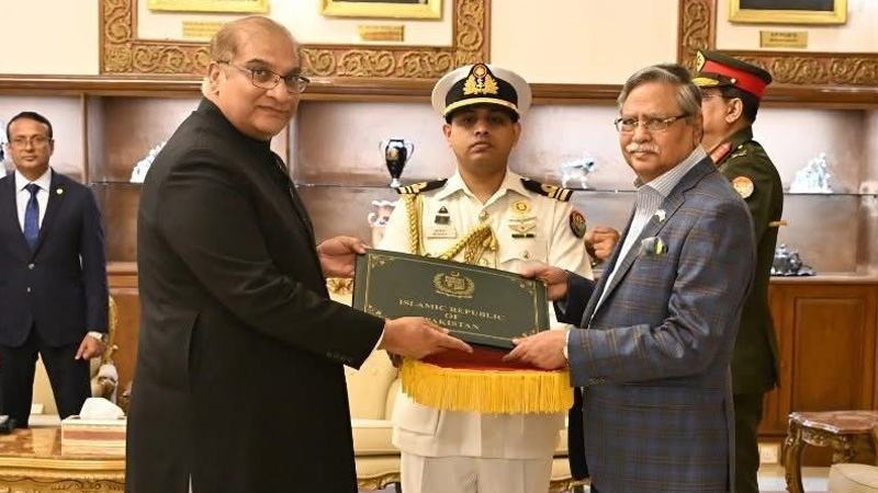 রাষ্ট্রপতির কাছে পরিচয়পত্র পেশ করলেন পাকিস্তানের হাইকমিশনার