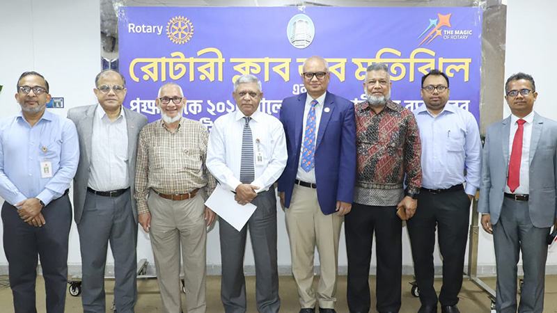 হজযাত্রীদের অধিকতর সেবা প্রদানে বিমানকে রোটারি ক্লাব অব মতিঝিলের ১২টি হুইল চেয়ার সরবরাহ