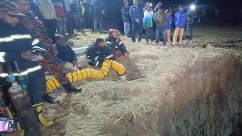 রাউজানে গভীর নলকূপের গর্তে পড়ে যাওয়া শিশুটি মারা গেছে