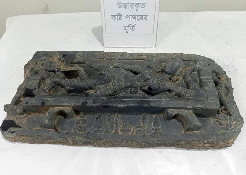 রংপুরে র‍্যাবের অভিযানে কষ্টি পাথরের মূর্তি উদ্ধার, গ্রেফতার ৩