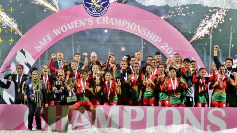দুপুরে দেশে ফিরছে সাফজয়ী মেয়েরা, ছাদখোলা বাসে হবে সংবর্ধনা