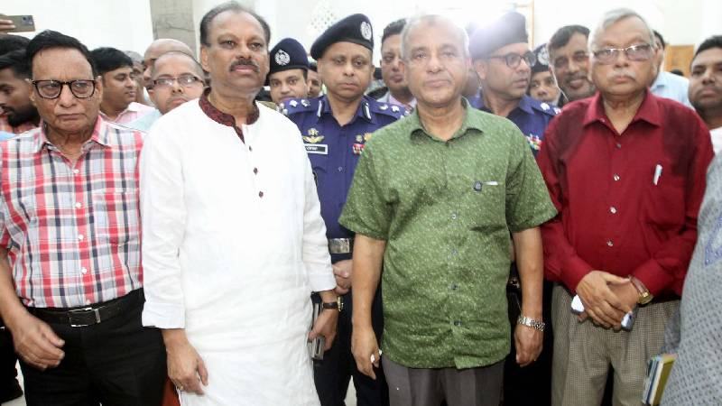 দুর্গাপূজায় কোনো নিরাপত্তা ঝুঁকি নেই: স্বরাষ্ট্র উপদেষ্টা