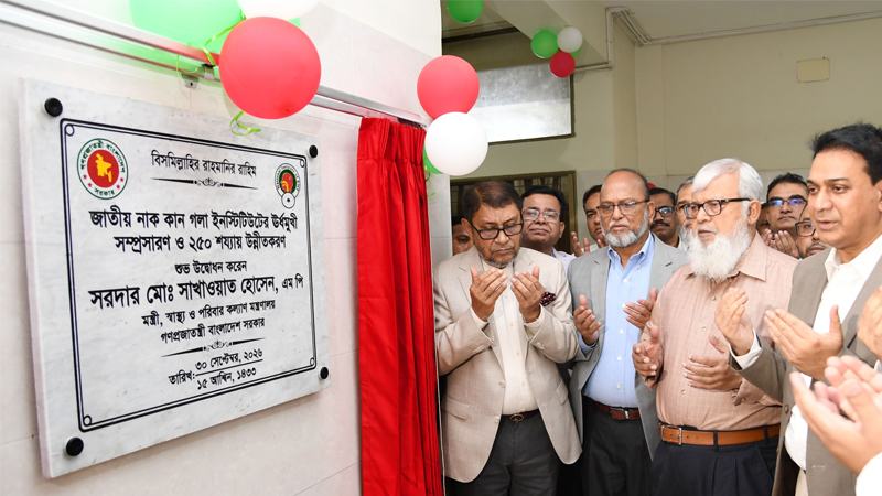 চিকিৎসকরা বহু সীমাবদ্ধতার মাঝেও দিনরাত সেবা দিয়ে যাচ্ছেন: স্বাস্থ্যমন্ত্রী