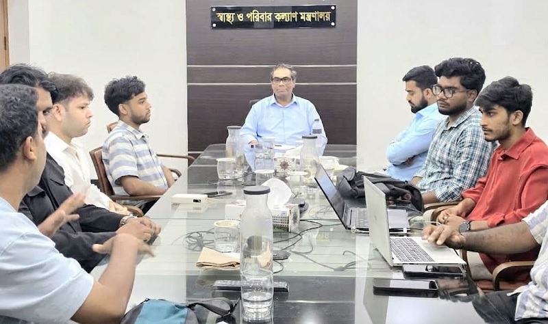 ডেঙ্গু মোকাবেলায় কনটেন্ট ক্রিয়েটরদের পাশে চায় স্বাস্থ্য মন্ত্রণালয়