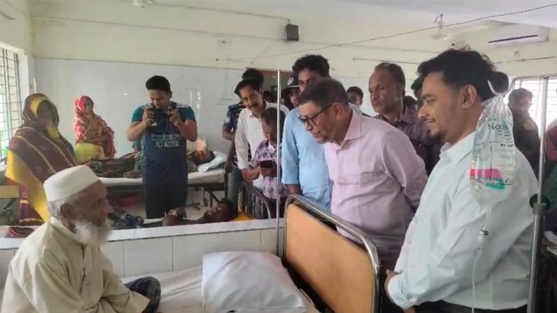 সাতক্ষীরায় সরকারি হাসপাতাল পরিদর্শনে স্বাস্থ্যমন্ত্রী, অনুপস্থিত থাকায় দুই চিকিৎসককে বরখাস্তের নির্দেশ