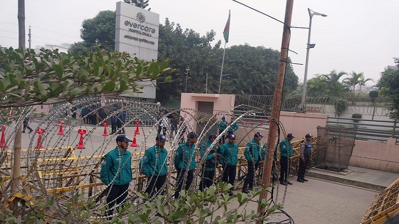 আইনশৃঙ্খলা বাহিনীর পাশাপাশি নিরাপত্তা নিশ্চিতে কাজ করছে বিএনপির নেতাকর্মীরা