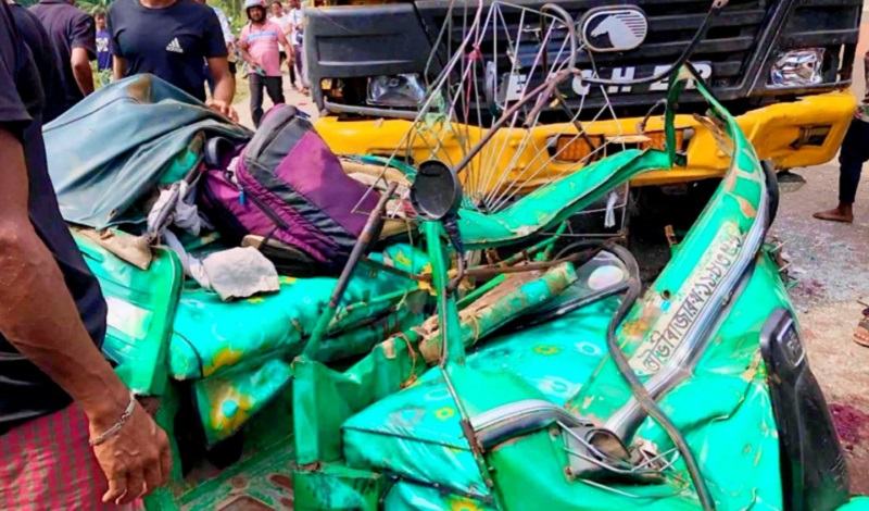 সিলেটে তেলবাহী ট্রাকের ধাক্কায় অটোরিকশার ৪ যাত্রী নিহত