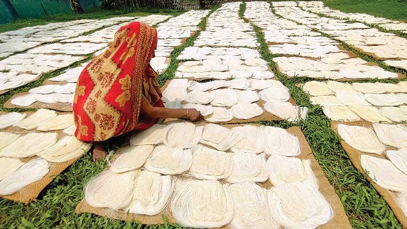 ঈদ সামনে রেখে কর্মমুখর বগুড়ার সেমাই কারখানা