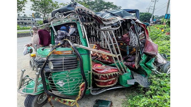 ত্রিশালে বাসচাপায় নিহত দুই