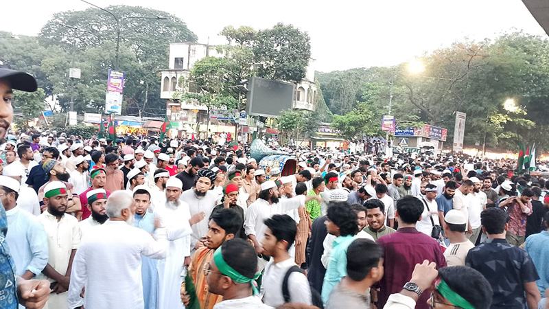 আওয়ামী লীগ নিষিদ্ধের দাবিতে এবার শাহবাগ মোড় অবরোধ