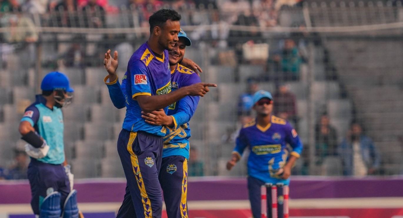 নোয়াখালীকে হারিয়ে শীর্ষে উঠল চট্টগ্রাম
