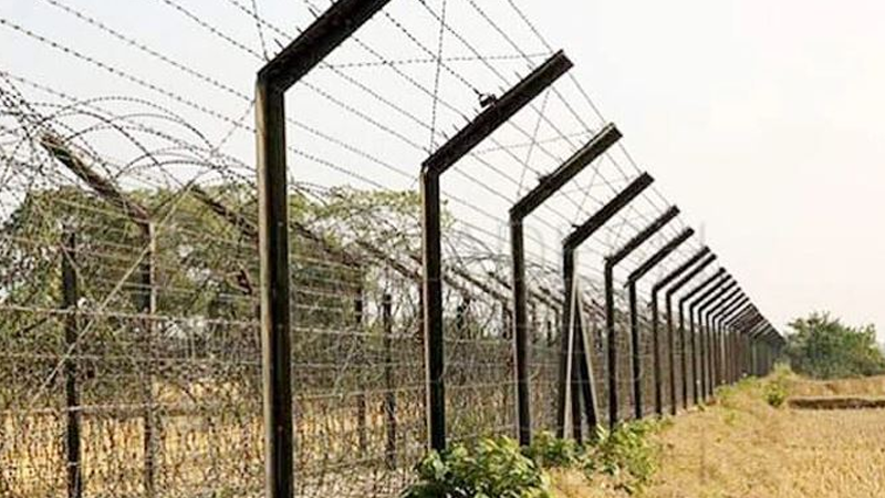 সাতক্ষীরা সীমান্তে বিএসএফের গুলিতে দুই বাংলাদেশী আহত