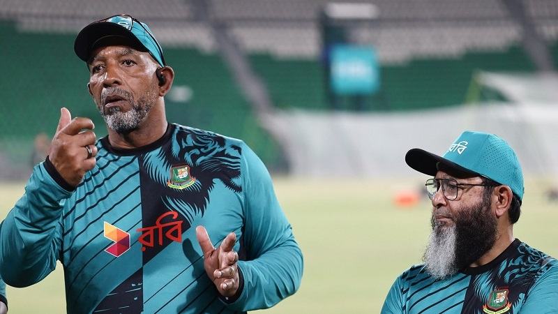 শীর্ষ পেসারদের ছাড়াও আশাবাদী কোচ ফিল সিমন্স