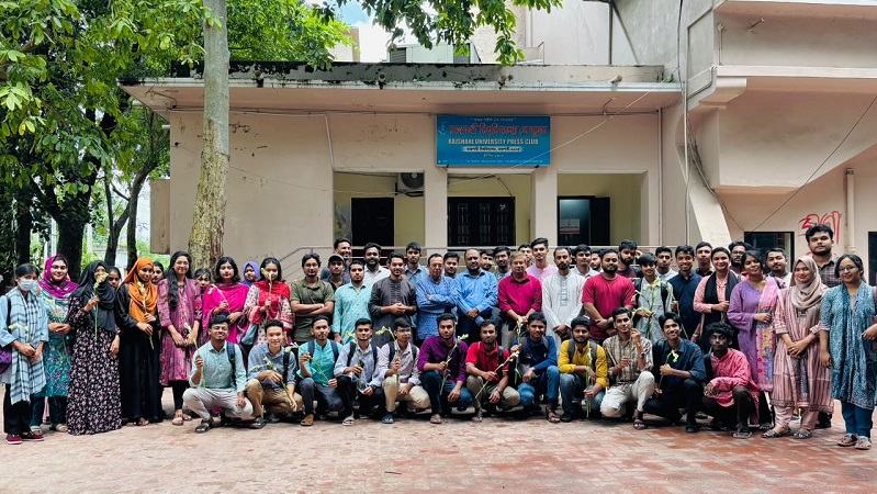 সাংবাদিকতায় আগ্রহী শিক্ষার্থীদের নিয়ে রাবি প্রেসক্লাবের নবীনবরণ অনুষ্ঠিত