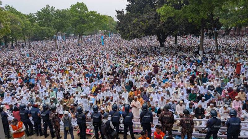 লাখো মুসল্লির অংশগ্রহণে শোলাকিয়ায় ১৯৯তম ঈদ জামাত অনুষ্ঠিত