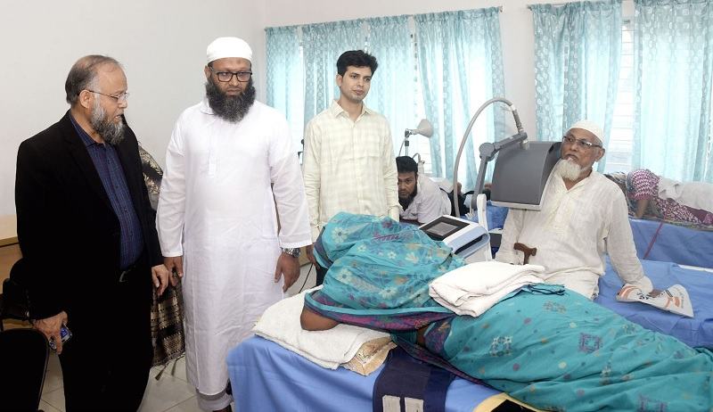 খুলনায় প্রতিবন্ধীসেবা কেন্দ্র পরিদর্শনে সমাজকল্যাণ সচিব