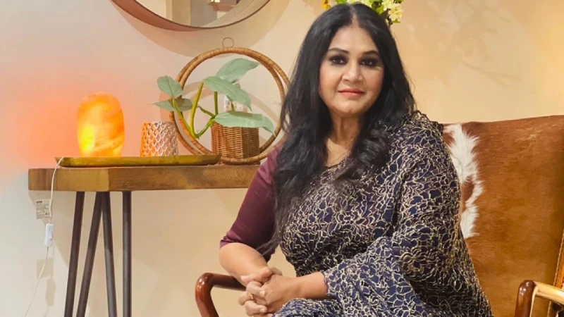 মাকে নিয়ে গাইলেন সামিনা চৌধুরী