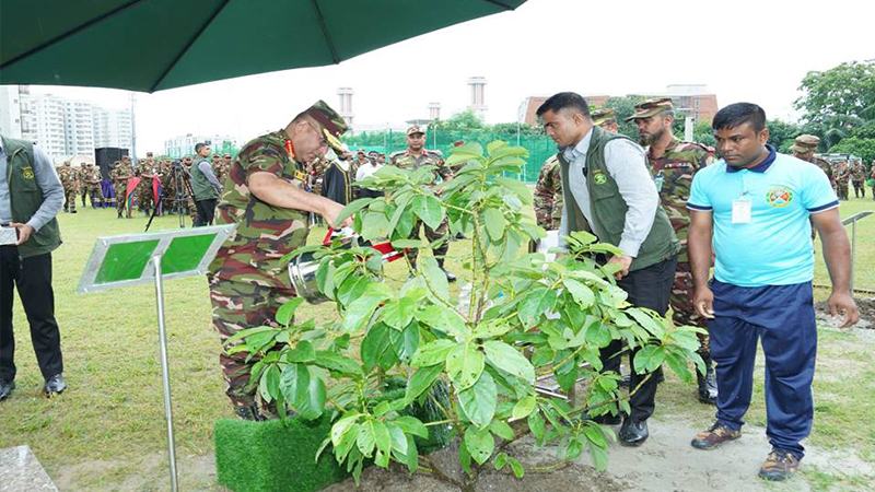 বাংলাদেশ সেনাবাহিনীর বৃক্ষরোপণ অভিযান-২০২৫ এর উদ্বোধন করলেন সেনাবাহিনী প্রধান