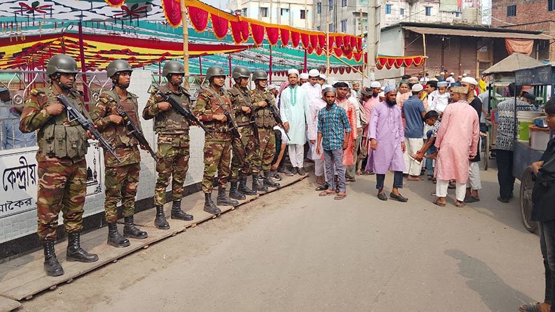 আইনশৃঙ্খলা নিয়ন্ত্রণে রাখার লক্ষ্যে পেশাদারত্বের সঙ্গে কাজ করছে সেনাবাহিনী