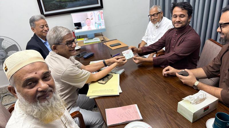 বিএনপিতে যোগ দিলেন মীর মাহবুবুর রহমান স্নিগ্ধ
