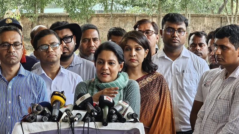 লেমুর চুরির ঘটনায় উদ্বেগ পরিবেশ উপদেষ্টার, দায়ীদের কঠোর শাস্তির প্রতিশ্রুতি