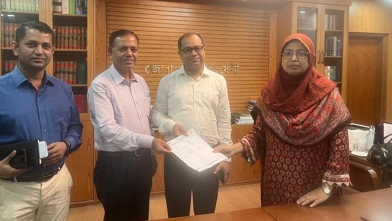 ফেনী জেনারেল হাসপাতালে সাপের কামড় ও জলাতঙ্কের প্রতিষেধক অনুদান জেলা প্রশাসনের