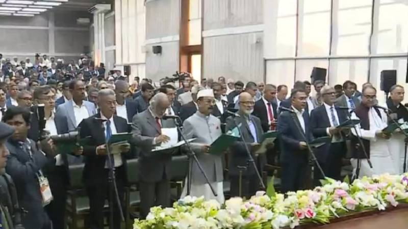 সংসদ সদস্যদের শপথ পড়ানো শুরু