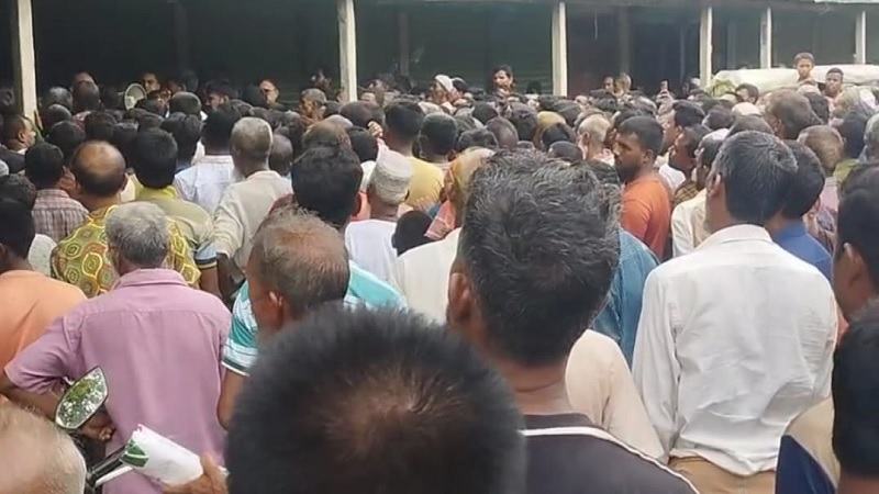 কুড়িগ্রামে ইউরিয়া সার বিতরণে হট্টগোল, সড়ক অবরোধ