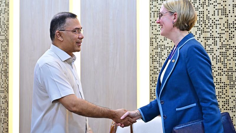 প্রধানমন্ত্রীর সঙ্গে যুক্তরাজ্যের হাইকমিশনারের সাক্ষাৎ