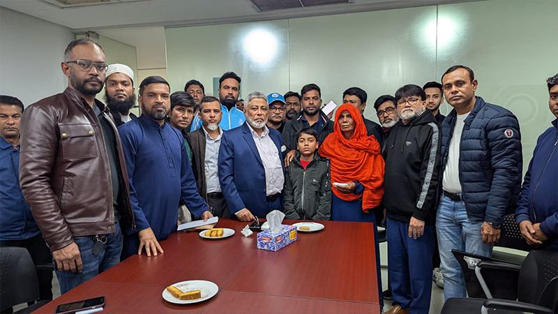 শেরেবাংলা কৃ‌ষি বিশ্ব‌বিদ্যালয়ের প্রয়াত ক্যান্টিনবয় রুবেলের পরিবারকে আর্থিক সহায়তা প্রদান