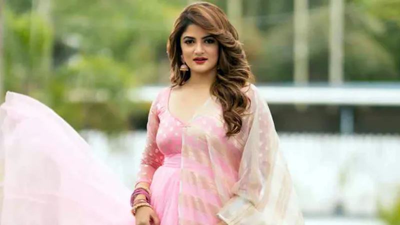 তিন বিচ্ছেদ, তবুও বিয়েতেই বিশ্বাস শ্রাবন্তীর