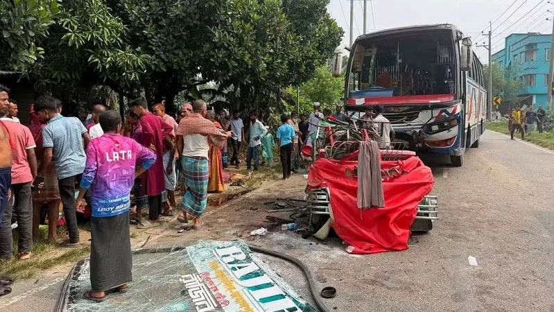 ময়মনসিংহে বাসচাপায় সিএনজি অটোরিকশার ৭ যাত্রী নিহত