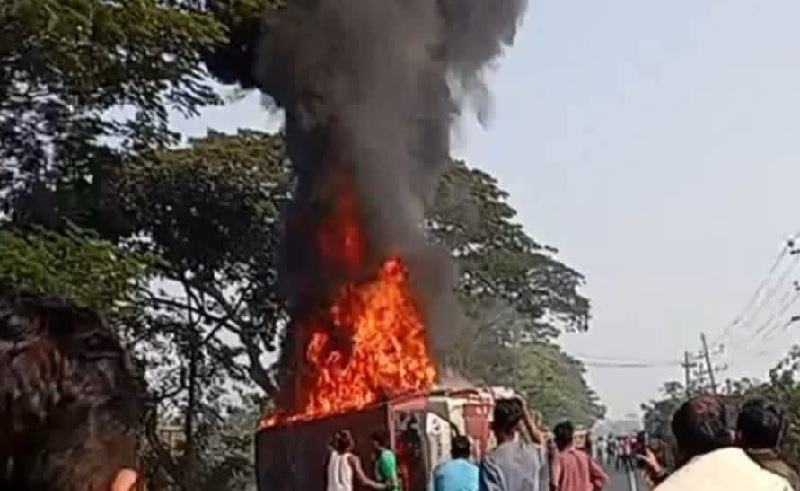 কুমিল্লায় সড়ক দুর্ঘটনায় নিহত ৪