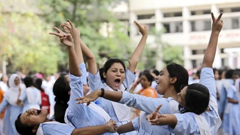 পাসের হারে শীর্ষে রাজশাহী বোর্ড, তলানিতে বরিশাল