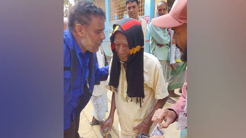 ভোট দিলেন ১১৫ বছর বয়সী ধর্মরাজ দে