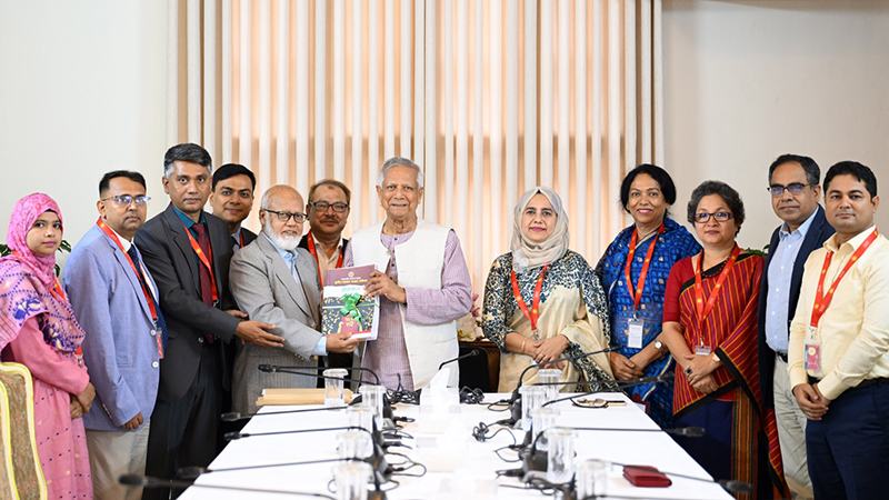 প্রধান উপদেষ্টার কাছে প্রতিবেদন জমা স্থানীয় সরকার সংস্কার কমিশনের